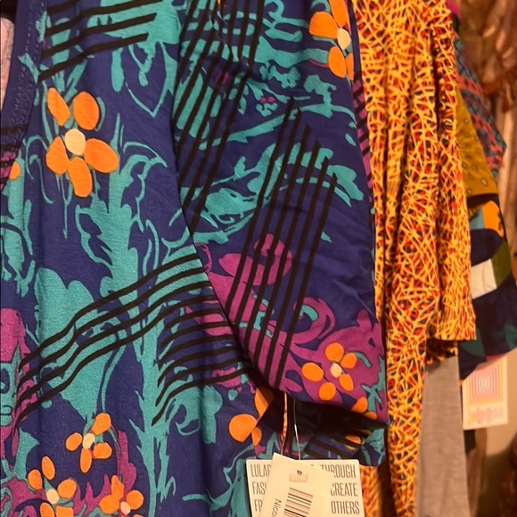 LuLaRoe Nicole Multicolored Short Sleeve Scoop neck 2XL NWT - Picture 3 of 3